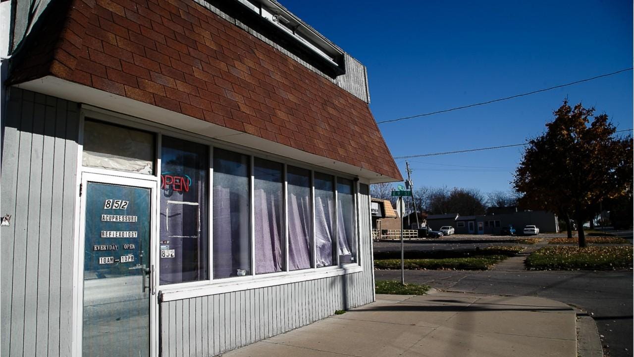 Several massage parlors failed to comply with massage business ordinance
