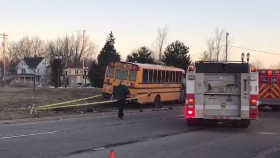 2 students taken to hospital with minor injuries in school bus crash