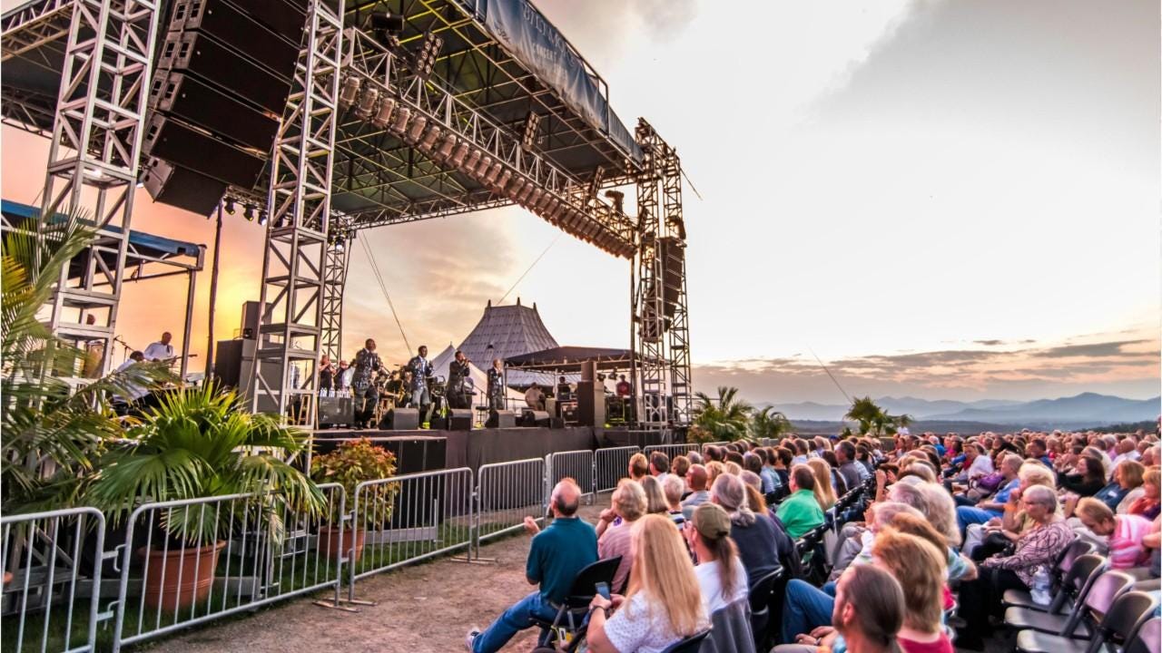 Who's playing Biltmore Estate's 2019 summer concert series?