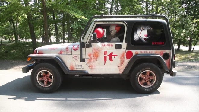 Louisville man drives 'It' movie themed Jeep, with Pennywise driving